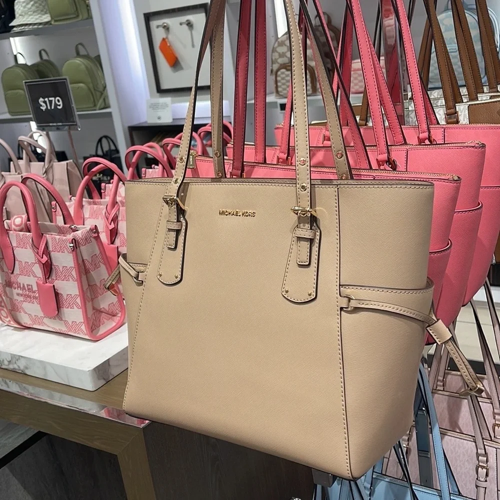 Michael Kors Voyager Small Saffiano Leather Tote Bag Style#30H1GV6T4T NWT OYSTER